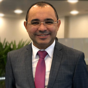 Dr. Edson Prestes