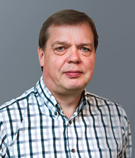 A person in a plaid shirt

Description automatically generated with low confidence