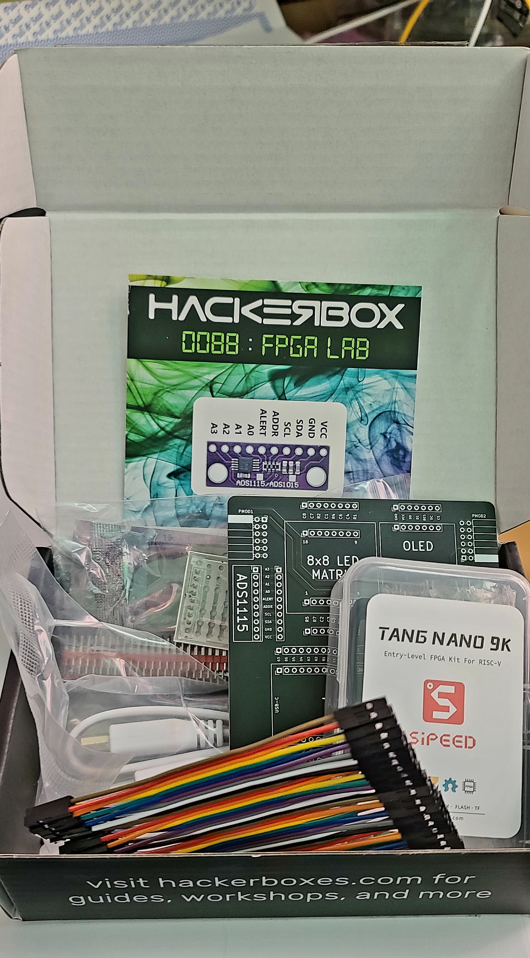 contents of the Hackerboxes kit #88 "FPGA Lab"